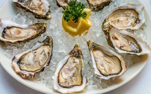 Cảnh báo từ chuyên gia chống độc: Ăn hải sản theo cách này, coi chừng hoại tử, tàn phế hoặc tử vong