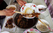 Cả nhà 3 người cùng mắc ung thư dạ dày vì thói quen tiết kiệm nhiều người giữ