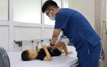 Bé 3 tuổi tại Ninh Bình nguy kịch vì uống nước lá chữa táo bón