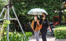 Miền Bắc nắng nóng gay gắt, đề phòng dông nhiệt chiều tối