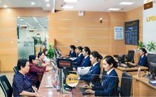 Cụ bà 72 tuổi một mình đi rút 1 tỷ đồng tiền tiết kiệm để chuyển khoản: Nhân viên LPBank vừa báo hệ thống lỗi 30 phút, công an có mặt để làm việc