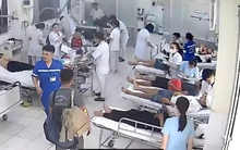 Xe tải và xe khách tông nhau trên cao tốc Vân Phong - Nha Trang khiến 13 người nhập viện