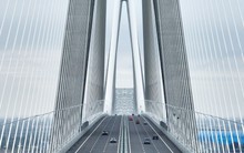 Đột phá chưa từng có của Trung Quốc: Dùng công nghệ ‘không cần’ con người xây siêu cầu dây văng lập 3 kỷ lục thế giới, riêng móng cao bằng toà nhà 24 tầng