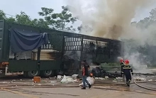 Cháy xe container, phát hiện gần 3 tấn xúc xích 'bẩn'