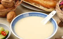 Uống sữa đậu nành vào buổi tối có lợi ích đặc biệt mà nhiều người chưa biết