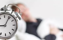 Đột quỵ hay "để mắt" tới những người có thói quen này lúc đi ngủ, kể cả khi họ đã ngủ đủ giấc