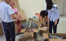 Hà Nội phát hiện 1.664 bánh trung thu không rõ nguồn gốc suýt lọt ra thị trường: Người mua chớ dại rước về!