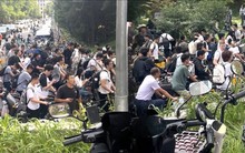 Ở đây tắc đường nhưng ai cũng muốn lao vào