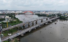 Chưa từng có tiền lệ ở Việt Nam: "Thần đèn" nâng cây cầu nặng 11.000 tấn lên cao thêm 1m, DN nào đứng sau?