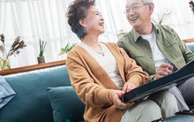 Lương hưu 20 triệu/tháng nhưng khi con trai hỏi vay, bố mẹ mới lộ ra trong túi không còn một xu