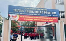 Nam sinh túm tóc, ghìm đầu cô giáo: Vì sao học sinh không can ngăn?