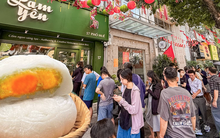 Hiện tượng bánh Trung thu đang "khuấy đảo" tại Hà Nội: Khách xếp hàng từ 6h sáng, mỗi người chỉ được mua 5 chiếc