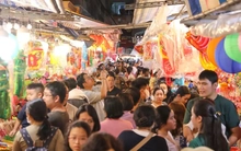 ‘Thiên đường lồng đèn’ ở TPHCM đông nghịt người 'check-in'
