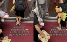 Ba mẹ “nhớ đời” khi trêu cặp sinh đôi phải cởi giày khi lên máy bay khiến ai cũng phải xua tay ngăn cản