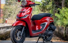 Vừa về đại lý bản đời mới của xe ga Honda đẹp như Vespa: 1 lít xăng đi 45km, có phanh "chống" đường trơn