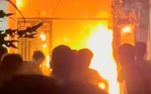 Cháy nhà trong ngõ ở Hà Nội giữa khuya, 6 người được giải cứu