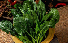 5 loại rau quả dễ "ngậm thuốc trừ sâu" nhất chợ, nhất là cái số 1