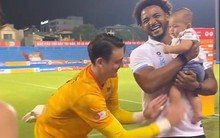 Đặng Văn Lâm có hành động bất ngờ với Nguyễn Xuân Son, 20 năm nữa bóng đá Việt Nam có một ngôi sao mới?