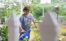 Nữ NSND là Chủ tịch APPA, rời phố thị về Thạch Thất sống, U80 thấy có lỗi với chồng con