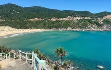 Bãi biển hoang sơ nhiều người chưa biết, gần nơi "đón bình minh đầu tiên ở Việt Nam": Có biển cấm tắm