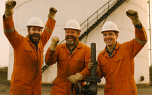 Khoan theo chiều ngang suốt ngày đêm, trúng lớn mỏ 'vàng' phun trào dữ dội dưới độ sâu 11.000 mét, gần 18 triệu tấn được đưa lên mặt đất