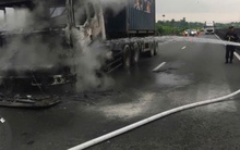 Ô tô đầu kéo cháy ngùn ngụt trên đường cao tốc Trung Lương - Mỹ Thuận - Cần Thơ