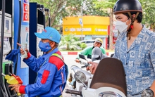 Giá xăng giảm hơn 400 đồng/lít