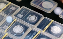 Giá bạc tiếp tục ‘bốc đầu’