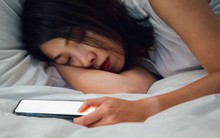 Điện thoại tự tắt rồi khởi động lại vào ban đêm: Coi chừng mất sạch tiền trong tài khoản, đây là những việc cần làm ngay!