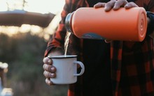 5 loại nước tuyệt đối KHÔNG đựng trong bình giữ nhiệt: Làm sai ngang với uống thuốc độc!