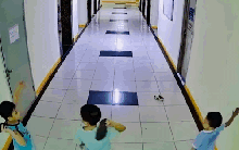 Xôn xao thông tin bé trai ném dép làm gãy vòi phun nước PCCC dẫn tới hỏng 2 thang máy giá tiền tỉ