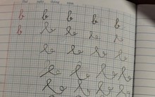 Học sinh lớp 1 tập viết chữ "B" nhưng kết quả nhận về gây sốc, dân mạng xem xong cười nghiêng ngả còn giáo viên thì nhăn mặt