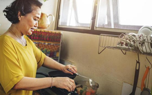 Lương hưu mẹ chồng 3 triệu/tháng, tôi choáng váng khi biết cách bà làm thế nào biến số tiền ít ỏi đó ra vàng và sổ đỏ