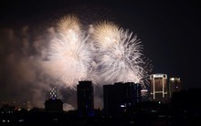 Pháo hoa thắp sáng trời đêm Hà Nội mừng Quốc khánh