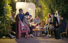 14 người bạn già U75 góp 11 triệu đồng/tháng thuê biệt thự ngoại ô, cùng nhau dưỡng già: "Chúng tôi muốn sống phần đời còn lại theo cách của mình"