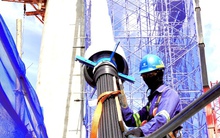 Hình ảnh căng bó cáp dây văng cầu Phước An có nhịp lớn nhất châu Á
