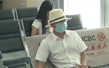 Khách gửi 11 tỷ đồng tiền đền bù đất vào ngân hàng, 1 năm sau lãi hơn 369 triệu nhưng đến rút thì bị từ chối, nhân viên khẳng định: “Chúng tôi chỉ làm theo hợp đồng”