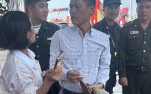 Người phụ nữ bỏ quên túi xách có 50 triệu đồng, 1,5 chỉ vàng khi đi xem triển lãm