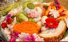 Xôi gà lễ, cỗ cúng rằm tháng 7 giá gần 1 triệu đồng hút khách tại 'chợ nhà giàu'