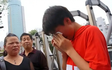 Nam sinh đỗ ĐH danh tiếng, bố mạnh tay chi 50 triệu đồng mở tiệc ăn mừng nhưng khách vừa đến đã khuyên: "Không thi lại là hỏng tương lai"