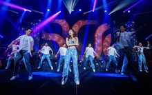 Mỹ Tâm hiếm hoi hở bạo, lộ cả tấm lưng ngọc ngà khiến dân tình "mất máu”