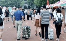 Tân sinh viên nhập học tốt nhất nên có phụ huynh đi cùng: Chia sẻ của một đàn chị rất đáng suy ngẫm