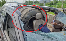 Đang lái chiếc SUV, nam y tá bỗng gặp tai họa 'từ trên trời rơi xuống', nhìn hiện trường ai cũng sợ hãi