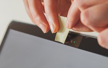 Kiểu tống tình chưa từng có: phần mềm độc hại tự bật webcam, chụp hình người xem nội dung nhạy cảm