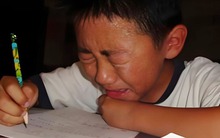 Bài Toán tiểu học "60-10= 50" bị gạch sai, xem đáp án mà phụ huynh đau đầu: Ai ngờ được cách làm như này!