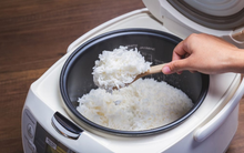 Có nên rút phích cắm nồi cơm điện ngay khi cơm chín? Thì ra bấy lâu rất nhiều người hiểu sai