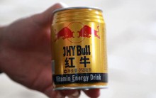 Nhận tin mật rồi đột kích 5 xưởng sản xuất quy mô lớn, công an triệt phá đường dây nước ngọt Red Bull giả, tịch thu hơn 160.000 lon quy mô 111 tỷ đồng