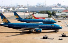 Mua vé máy bay Tết tốn cả tháng lương, nhiều người đổi ý 'xuân này không về'