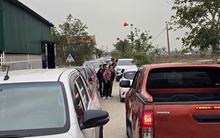 Ô tô đậu kín đường làng "săn đất" sau khi có thông tin quy hoạch khu công nghiệp