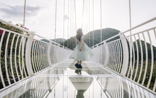 Việt Nam chính thức soán ngôi Trung Quốc để sở hữu cầu kính dài nhất thế giới khiến truyền thông quốc tế kinh ngạc